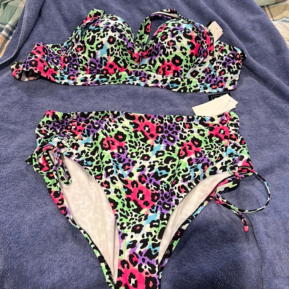 Ladies 2 piece size 1 (16/18) top